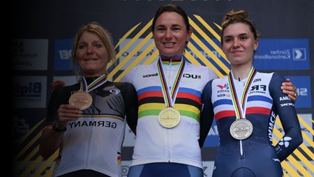 Medal ceremony | Individual Time Trial - Women Tandem and C4-5
