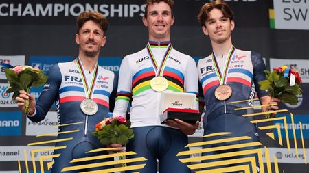 Medal ceremony | Individual Time Trial - Men Tandem and C4-5